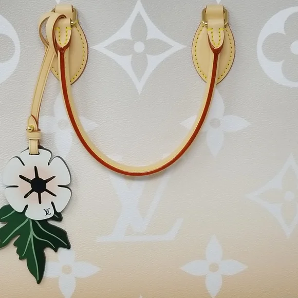 Sold BRAND NEW Louis Vuitton By the Pool Onthego GM - Picture 2 of 9